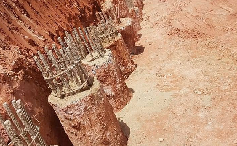 Escavação e fôrmas para fosso de prensa em fábrica - Tecsolo