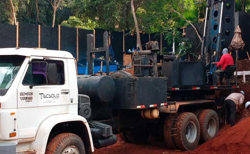 Execução de estaca escavada mecanicamente em solo firme - Tecsolo