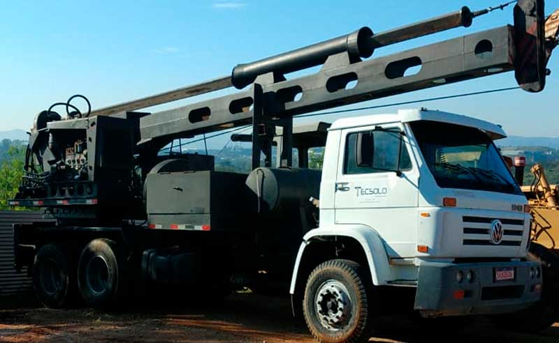 Perfuratriz sobre caminhão para estaca trado mecânico - Tecsolo